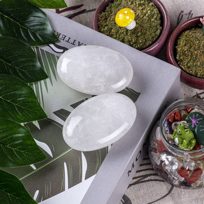 Naturalny Jasny Kwarc Palm Stone Unisex Owalny Jasny Kwarc Stone Do Reiki Energii Chakry Medytacja Likwidacja lęku
