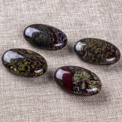 Naturalny Dragon Bloodstone Owalny Kamień Rzemiosłowy Dragon Bloodstone Palm Gemstone do dekoracji domu